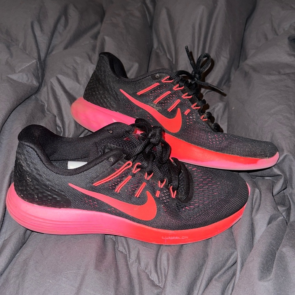 7.5 in woman’s Nike running/ training shoes.